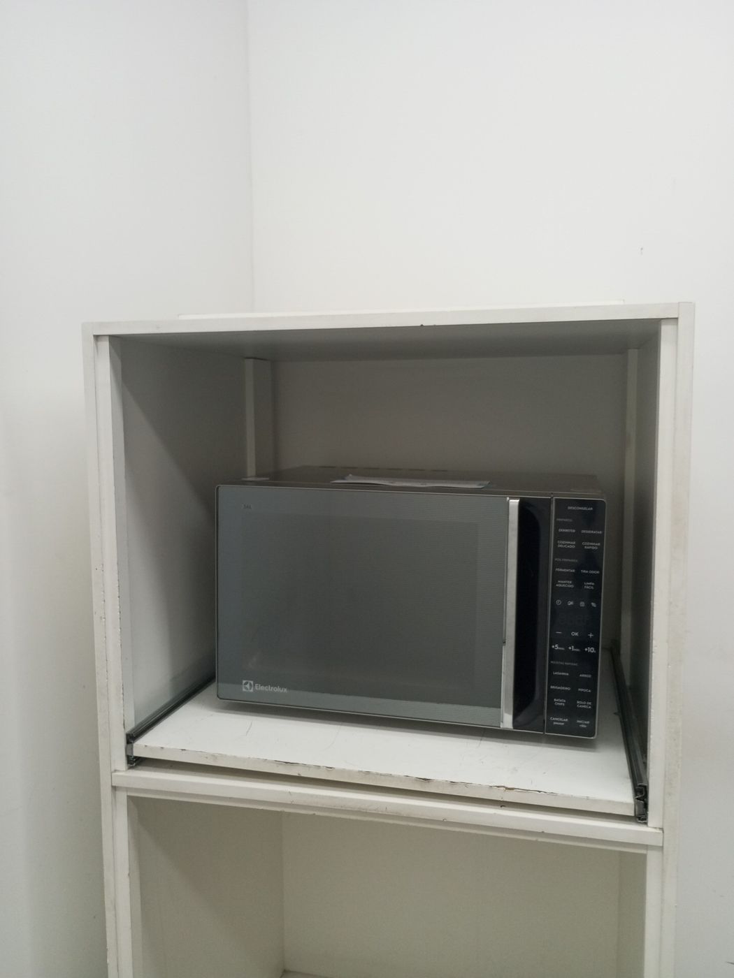 MICRO-ONDAS ELECTROLUX ME36S  36L - PRATA