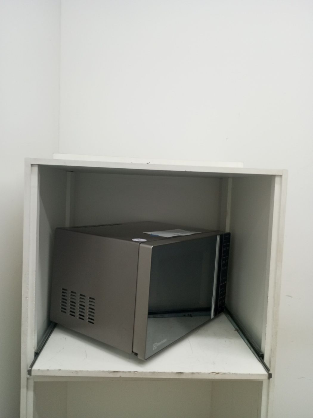 MICRO-ONDAS ELECTROLUX ME36S  36L - PRATA