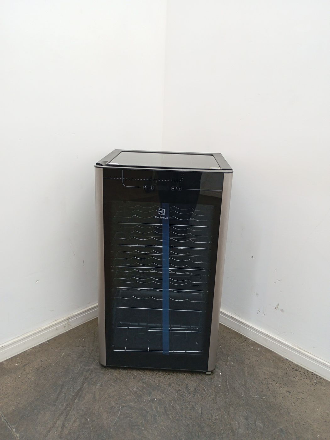 ADEGA ELECTROLUX VINHOS 1 PORTA ACS34 34 GARR