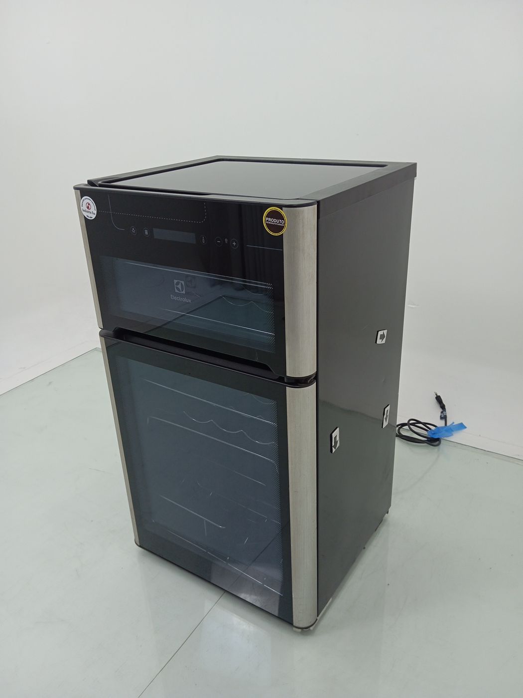 ADEGA ELECTROLUX VINHOS 2 PORTAS ACD29 29 GAR