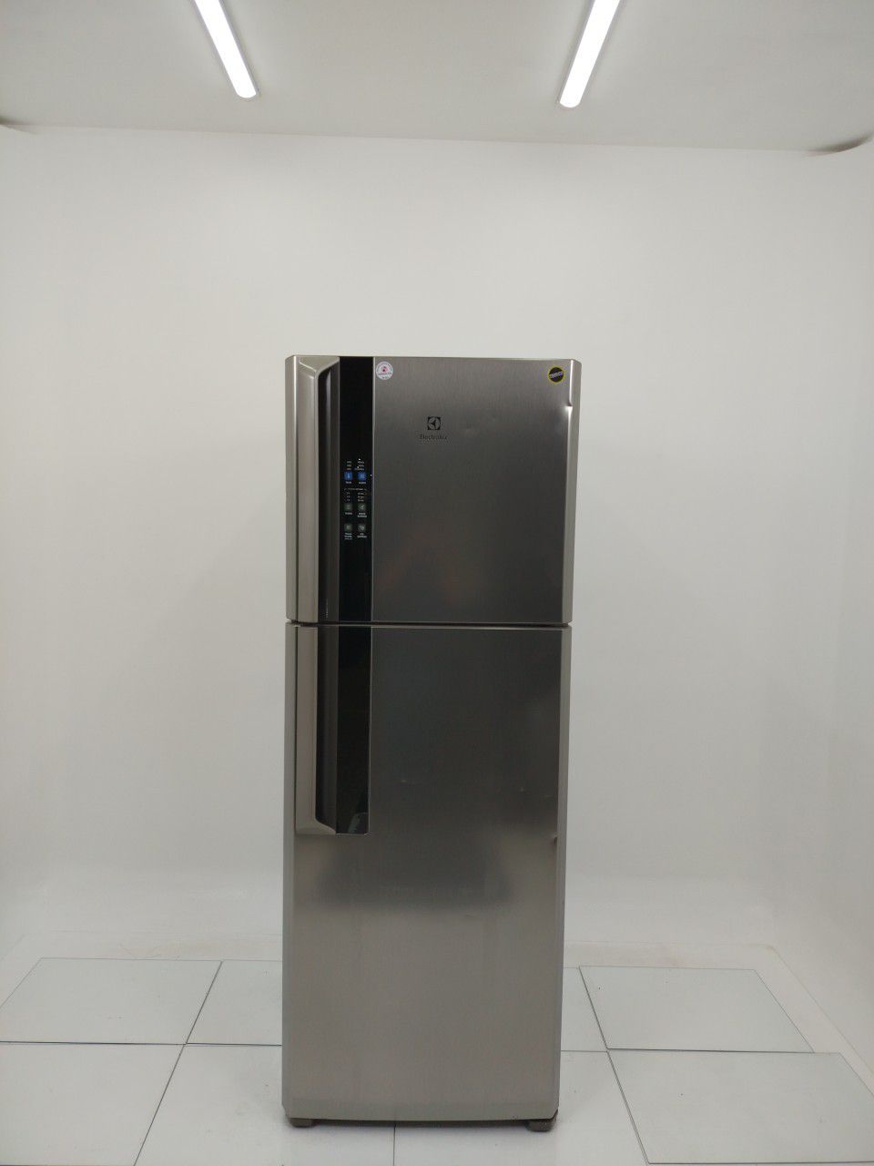REFRIGERADOR ELECTROLUX DF56S  DUAS PORTAS FR