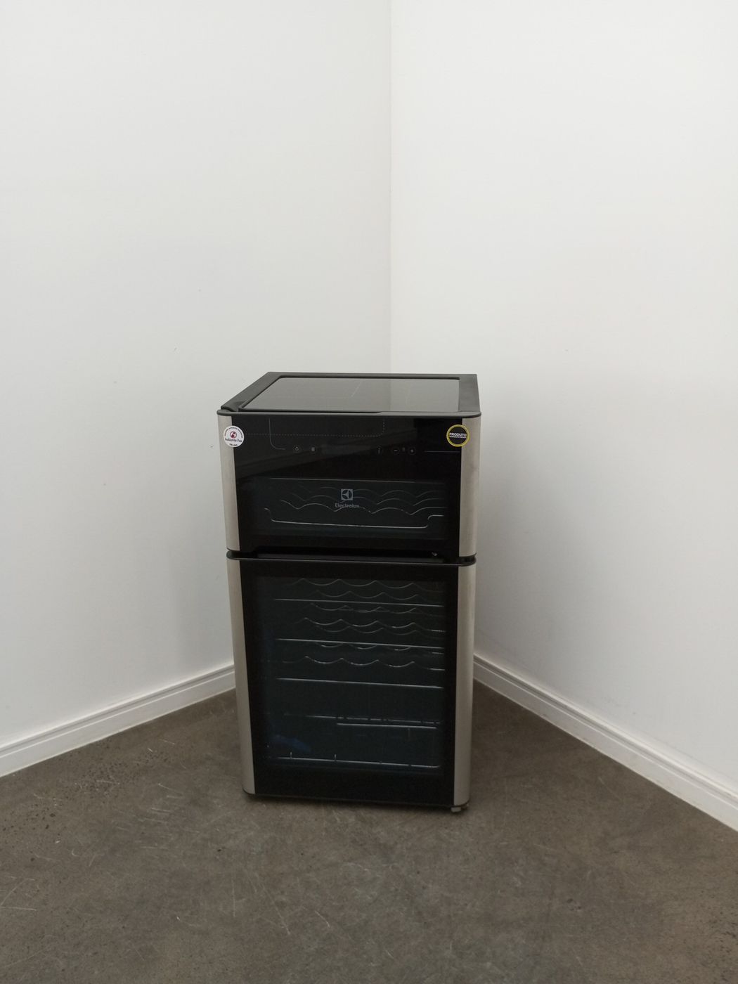 ADEGA ELECTROLUX VINHOS 2 PORTAS ACD29 29 GAR