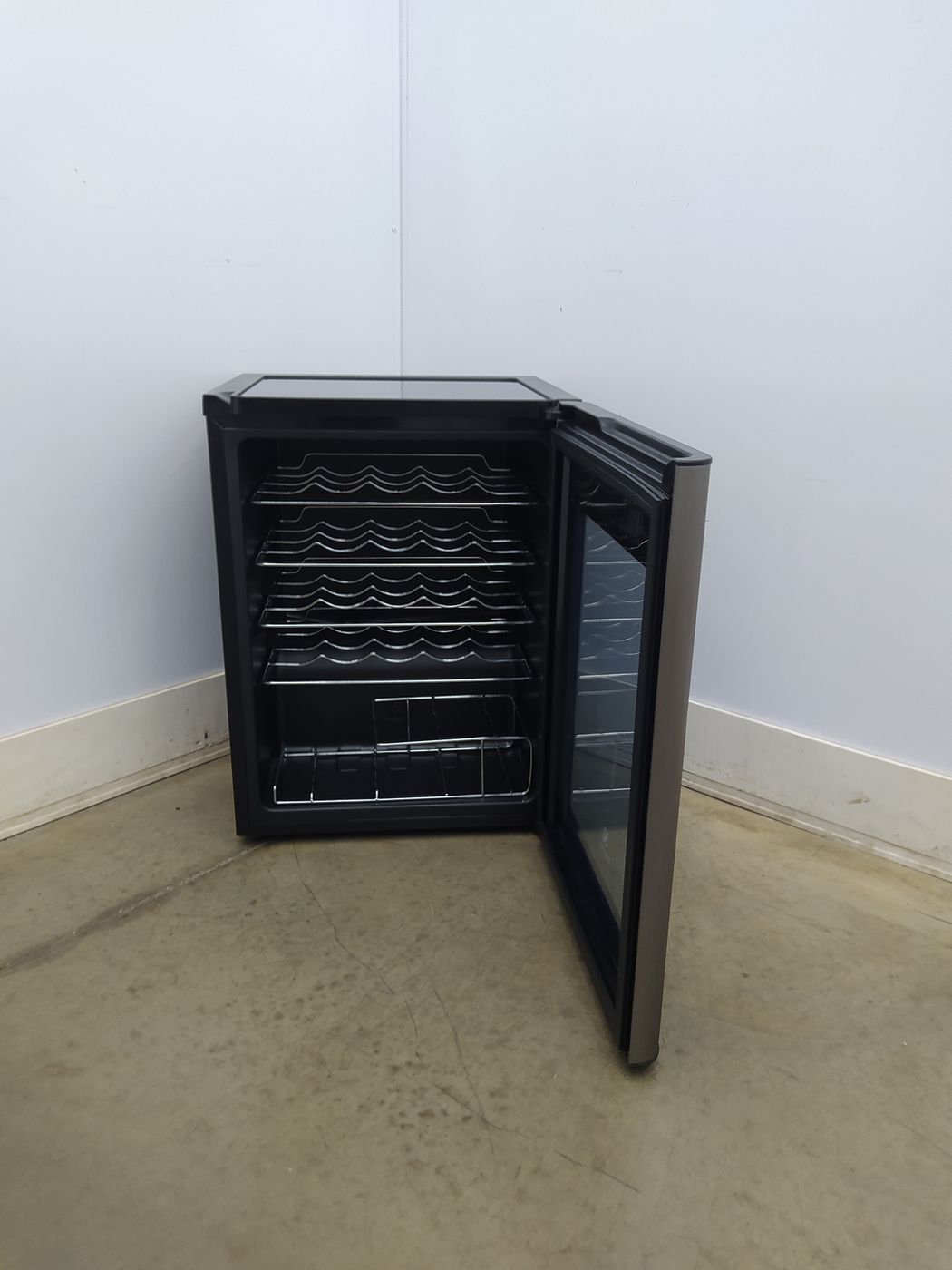 ADEGA ELECTROLUX VINHOS 1 PORTA ACS24 24 GARR