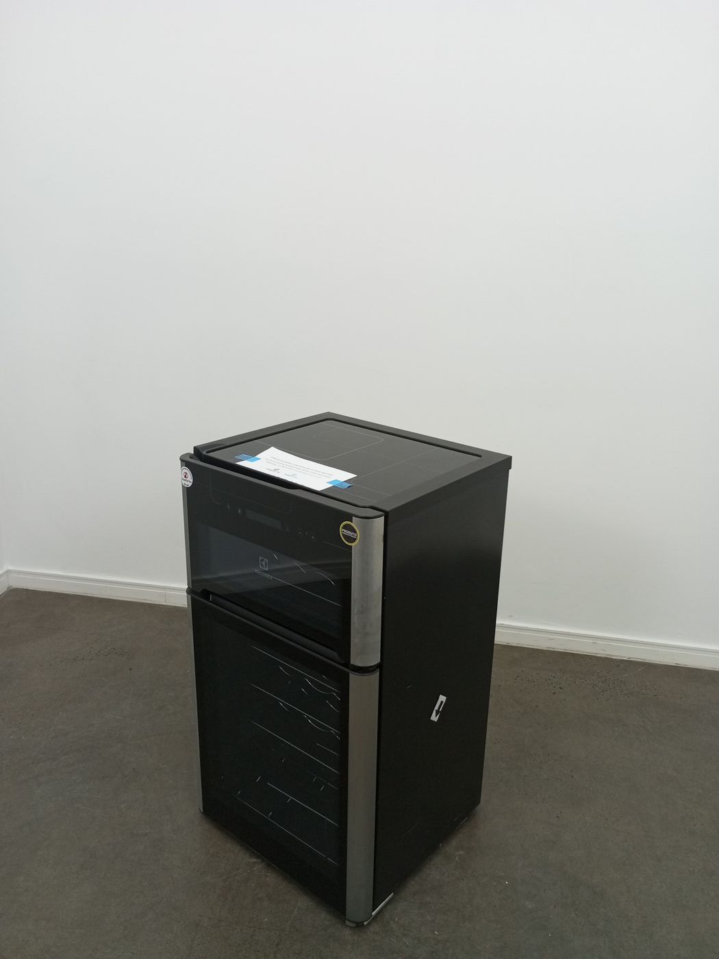 ADEGA ELECTROLUX VINHOS 2 PORTAS ACD29 29 GAR