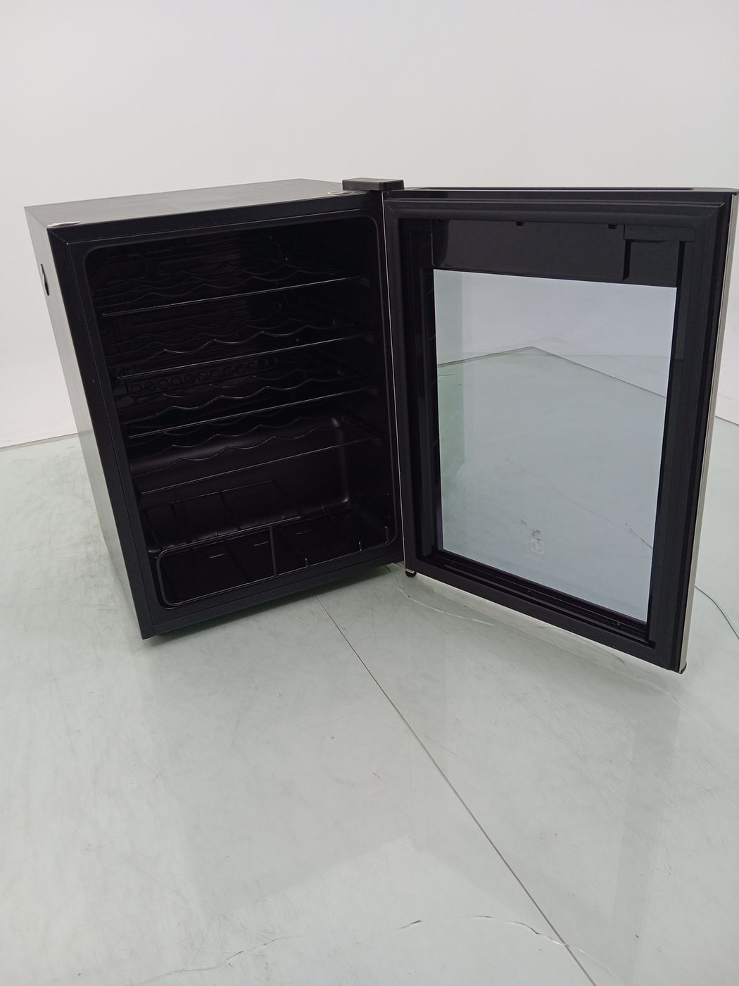 ADEGA ELECTROLUX WSF24 - Adega Electrolux WSF