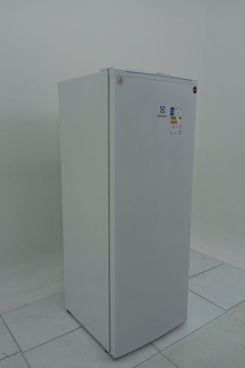 FREEZER ELECTROLUX VERTICAL FEI23 CYCLE DEFRO
