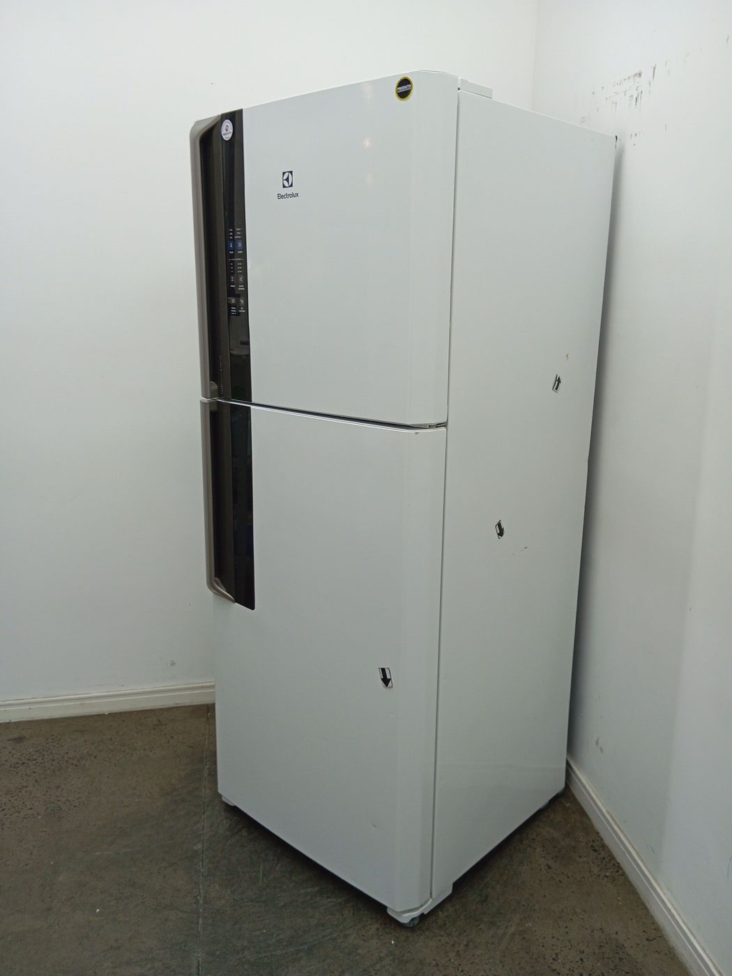 REFRIGERADOR ELECTROLUX IF55-   FROST FREE 43