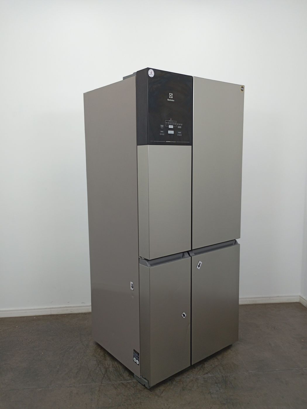 REFRIGERADOR ELECTROLUX IQ8S FROST FREE MULTI