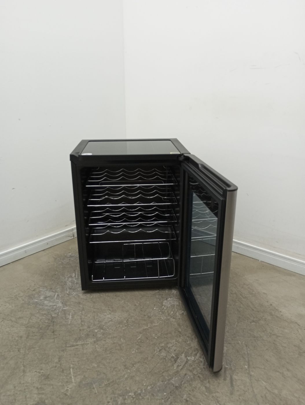 ADEGA ELECTROLUX VINHOS 1 PORTA ACS24 24 GARR