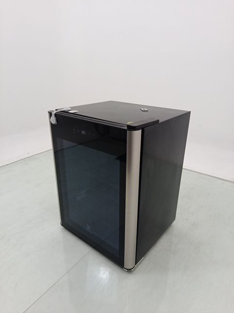 ADEGA ELECTROLUX WSF24 - Adega Electrolux WSF