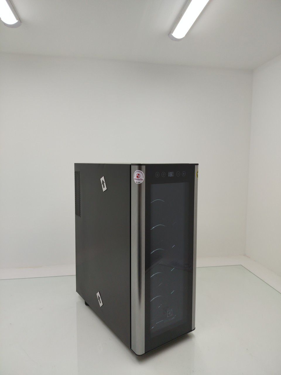 ADEGA ELECTROLUX ACS12 VINHOS UMA PORTA ACS12