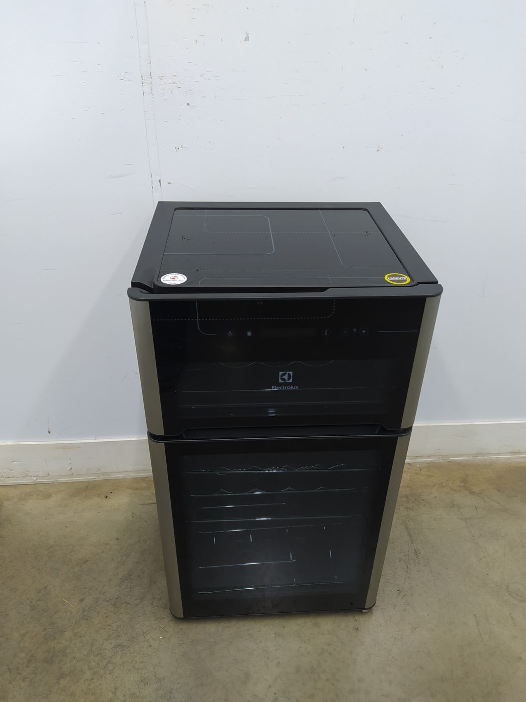 ADEGA ELECTROLUX VINHOS 2 PORTAS ACD29 29 GAR