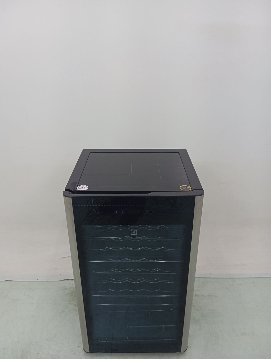 ADEGA ELECTROLUX ACS34 34 GARRAFAS UMA PORTA 