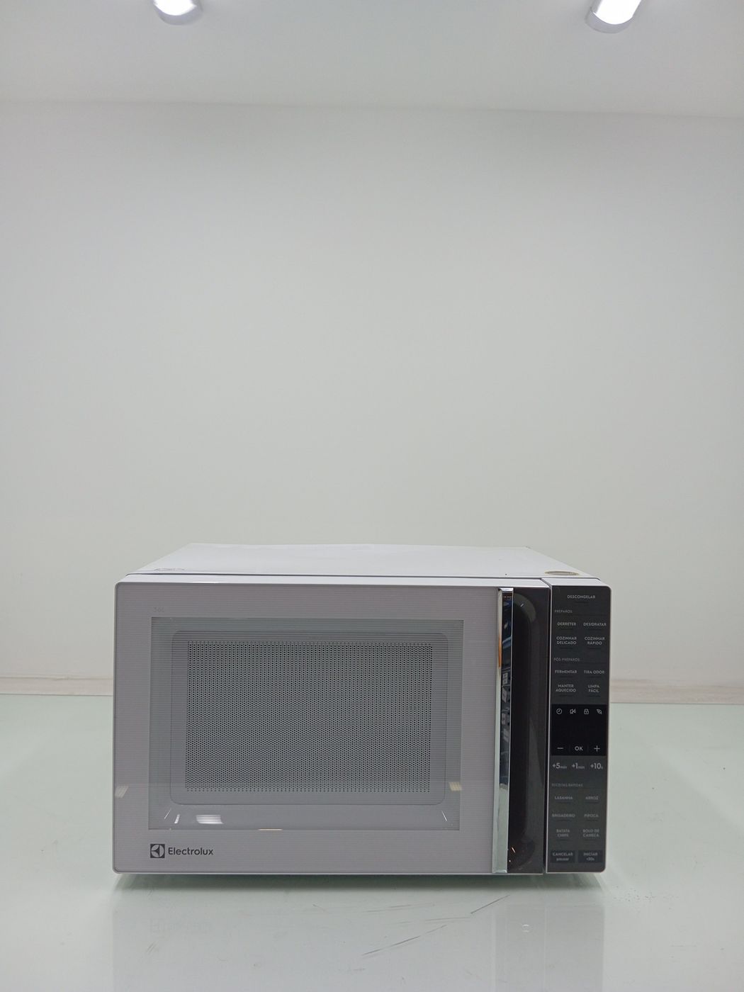 MICRO-ONDAS ELECTROLUX ME36B 36L - BRANCO