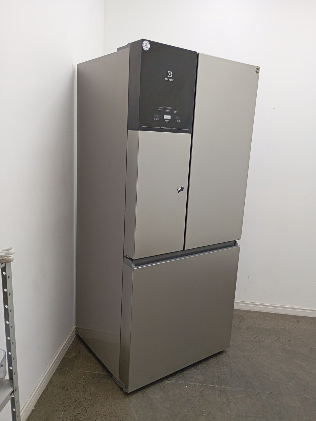 REFRIGERADOR ELECTROLUX IM8S FROST FREE INVER