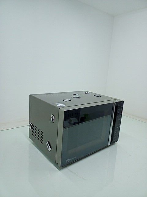 MICRO-ONDAS ELECTROLUX ME36S  36L - PRATA