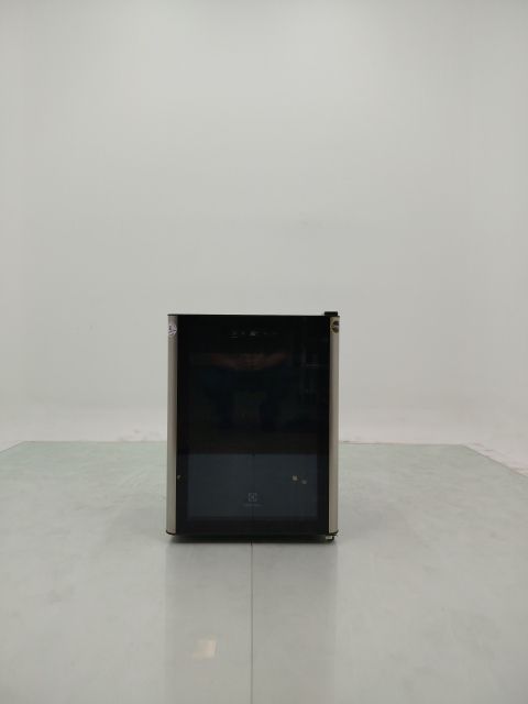 ADEGA ELECTROLUX VINHOS 1 PORTA WSF24 24 GARR
