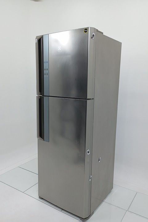 REFRIGERADOR ELECTROLUX DF56S  DUAS PORTAS FR