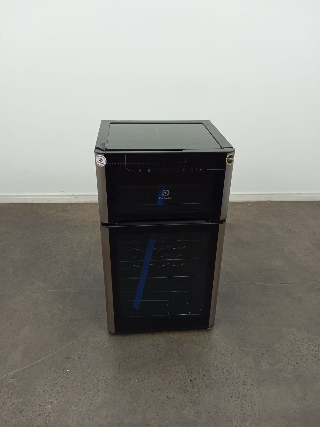 ADEGA ELECTROLUX VINHOS 2 PORTAS ACD29 29 GAR