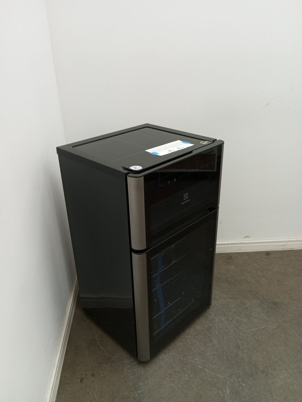 ADEGA ELECTROLUX VINHOS 2 PORTAS ACD29 29 GAR