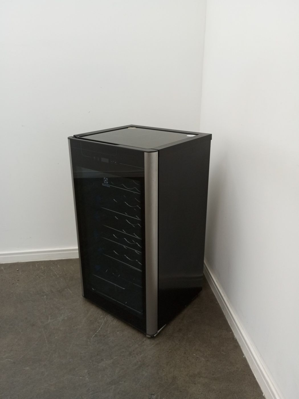 ADEGA ELECTROLUX VINHOS 1 PORTA ACS34 34 GARR