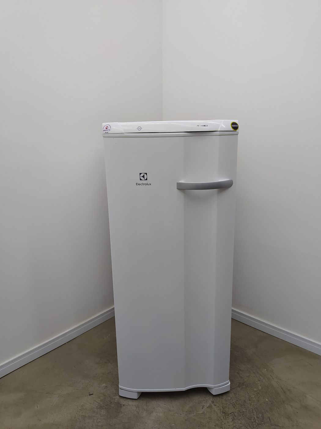 Freezer Electrolux Fe18 Vertical Cycle Defrost Uma Porta 145l Branco
