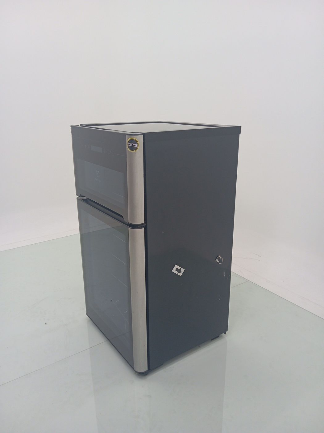ADEGA ELECTROLUX VINHOS 2 PORTAS ACD29 29 GAR