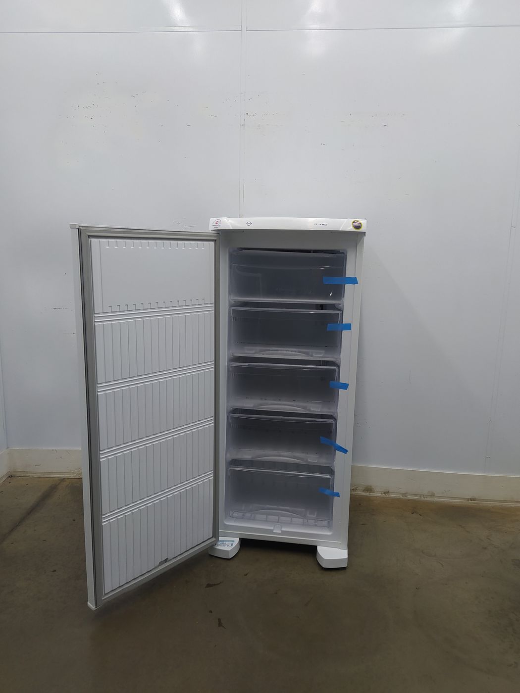 Freezer Electrolux Fe18 Vertical Cycle Defrost Uma Porta 145l Branco