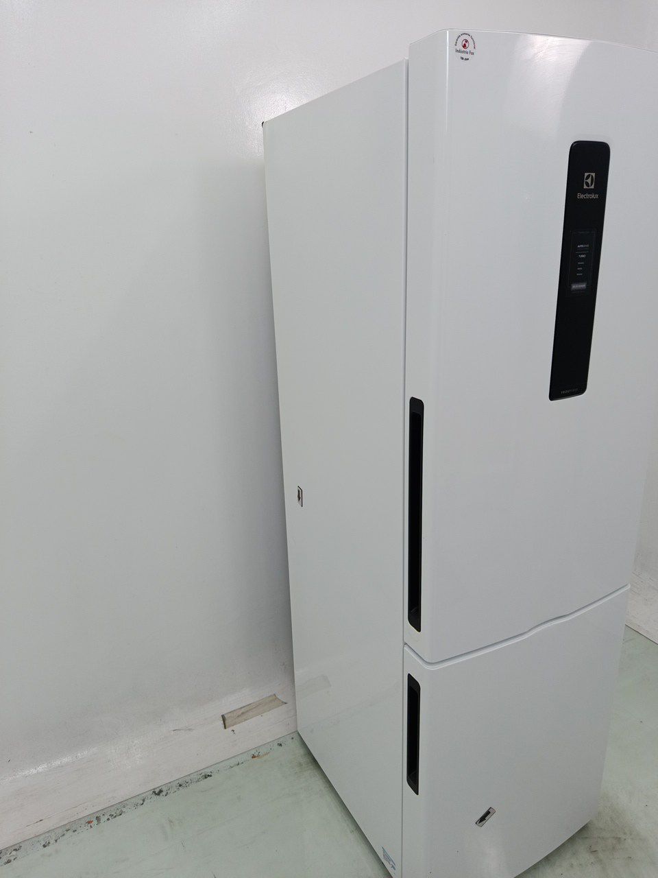 GELADEIRA ELECTROLUX DB44 INVERSE FROST FREE 