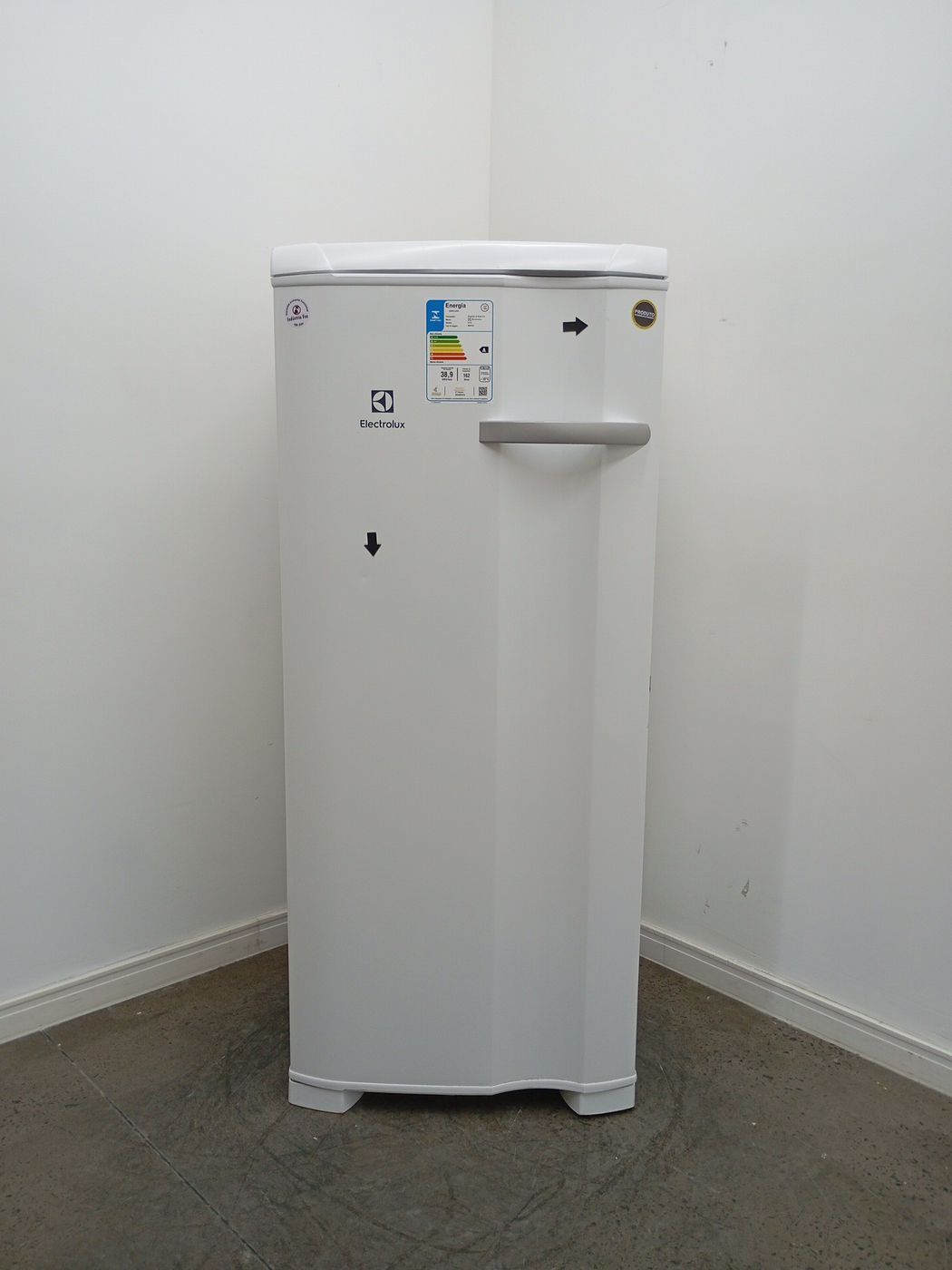 Freezer Electrolux Fe19 Vertical Cycle Defrost Uma Porta 162l Branco