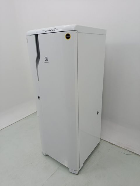 REFRIGERADOR ELECTROLUX RE31 - Refrigerador E