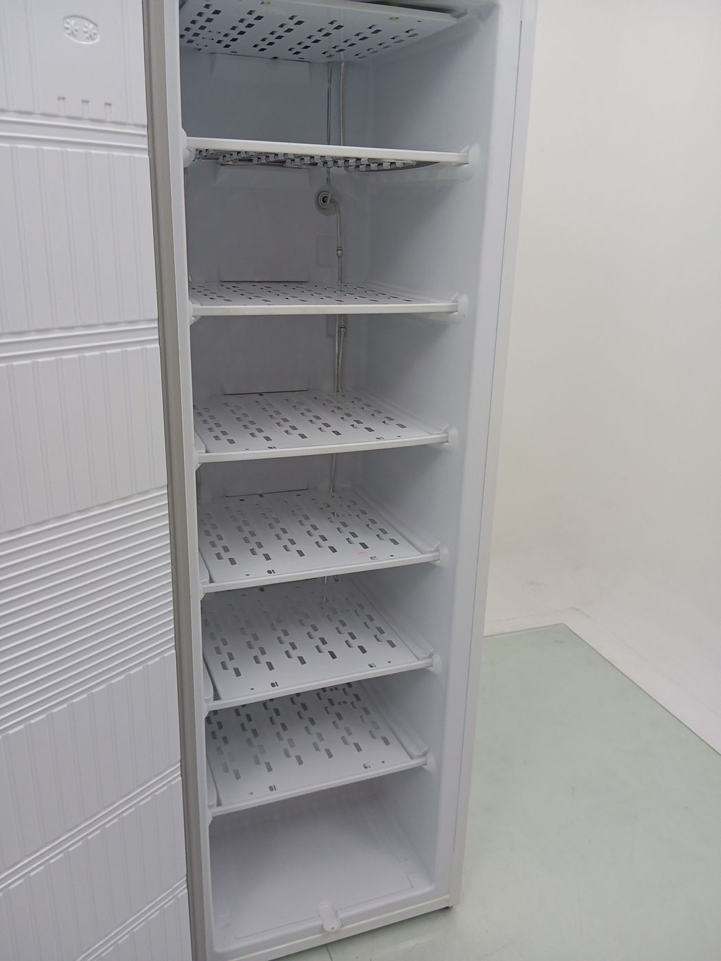 FREEZER ELECTROLUX FEI27 VERTICAL CYCLE DEFRO