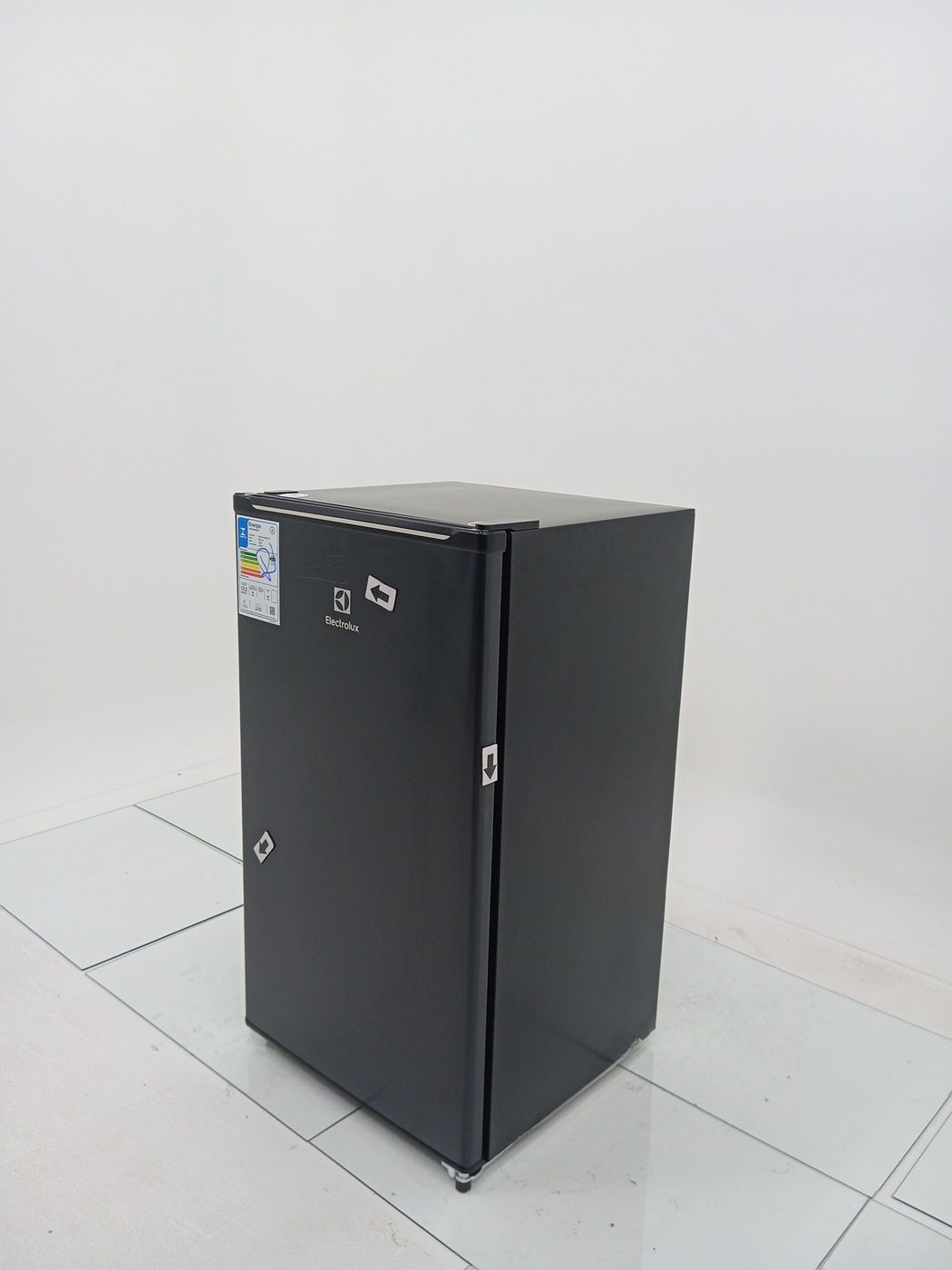 FRIGOBAR ELECTROLUX EM90B 90L EFFICIENT COM C