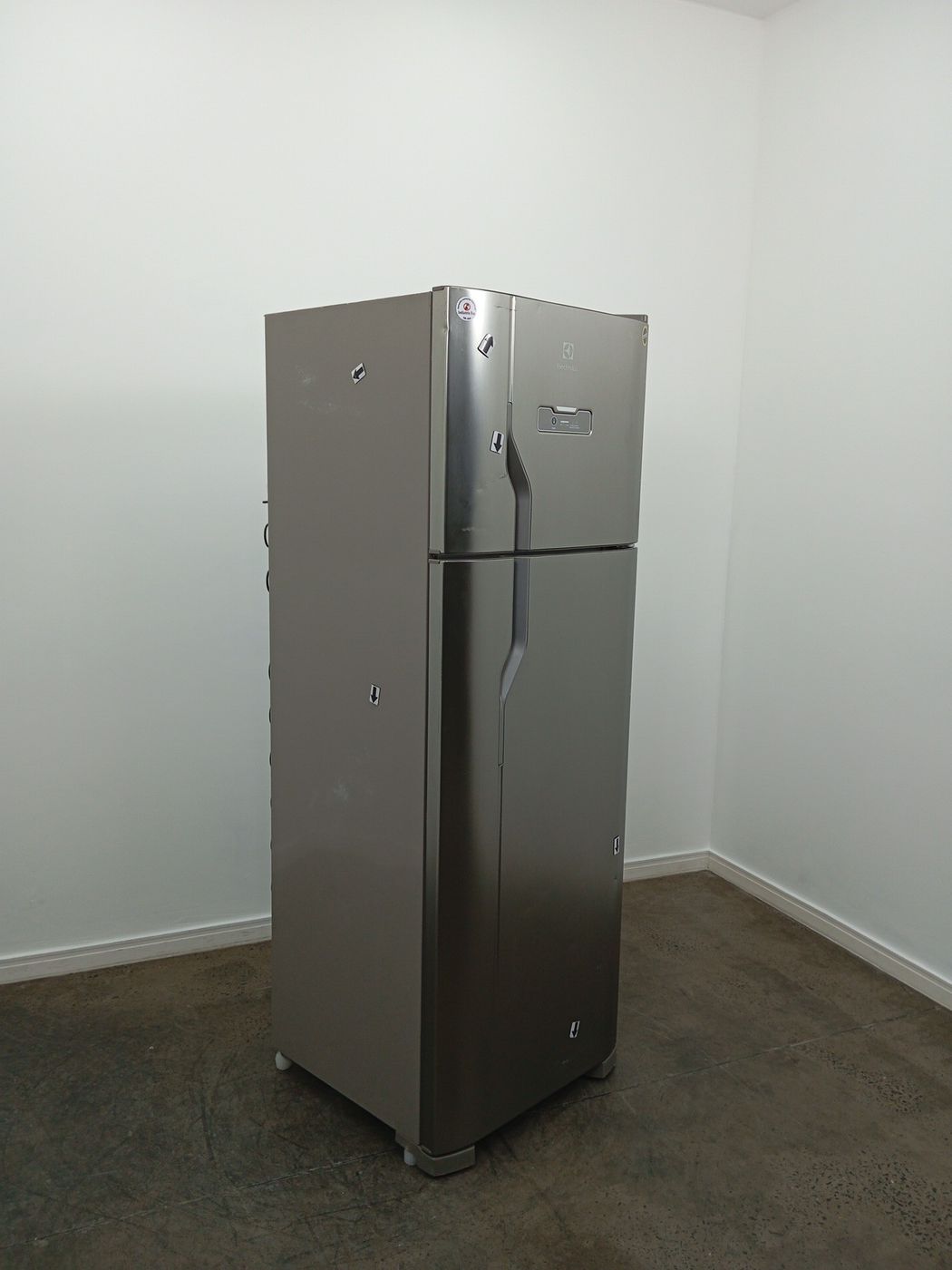 REFRIGERADOR ELECTROLUX TF39S FROST FREE 310L