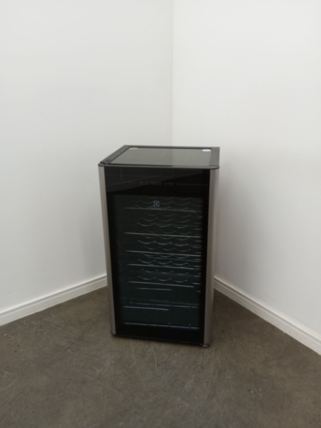 ADEGA ELECTROLUX VINHOS 1 PORTA ACS34 34 GARR
