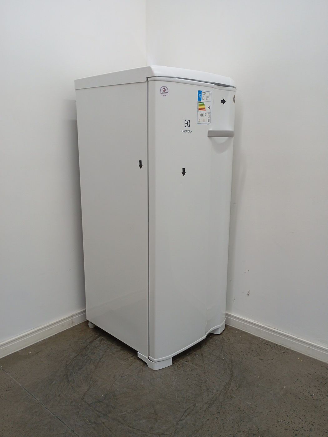 Freezer Electrolux Fe19 Vertical Cycle Defrost Uma Porta 162l Branco