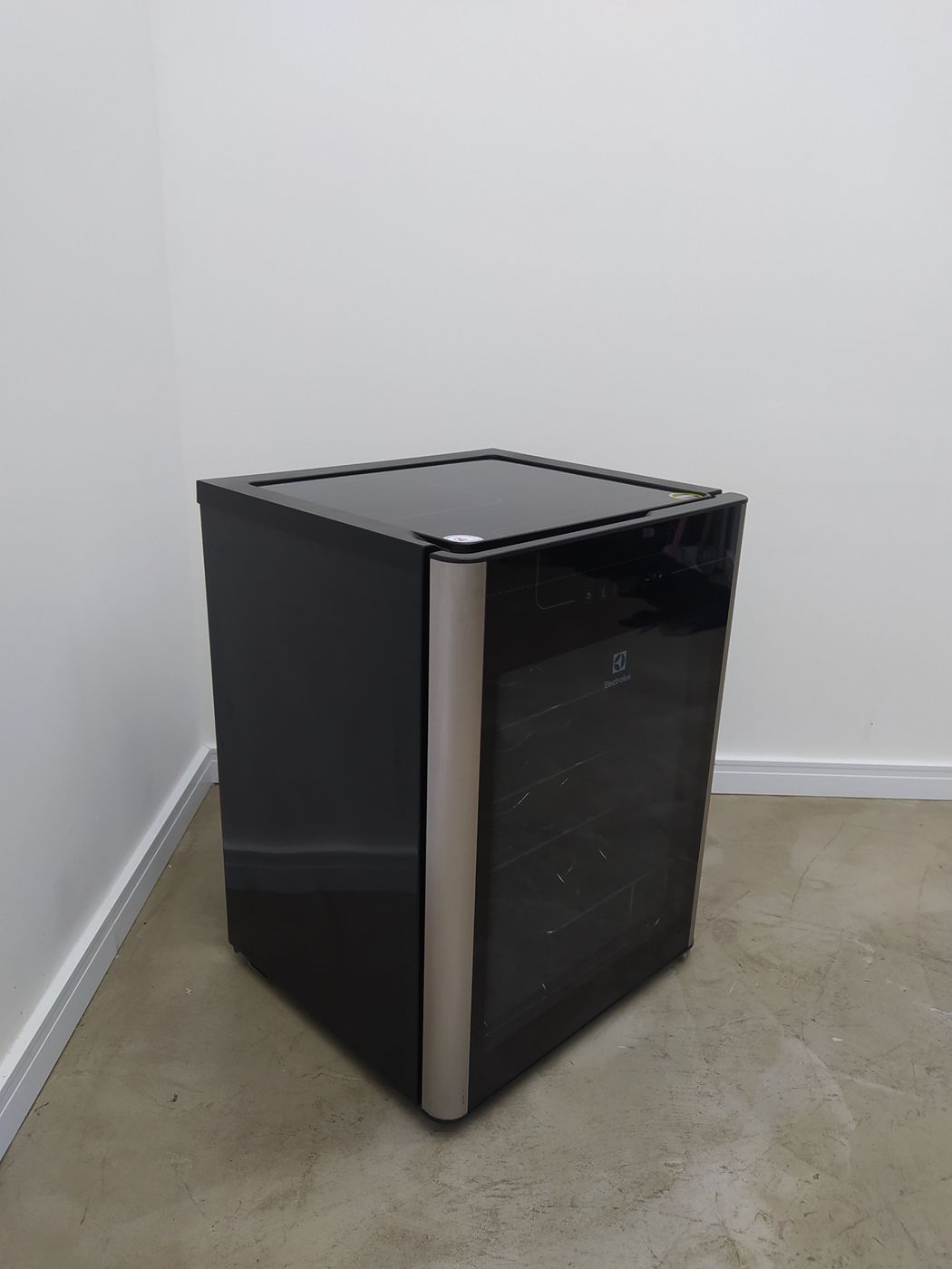 ADEGA ELECTROLUX VINHOS 1 PORTA ACS24 24 GARR