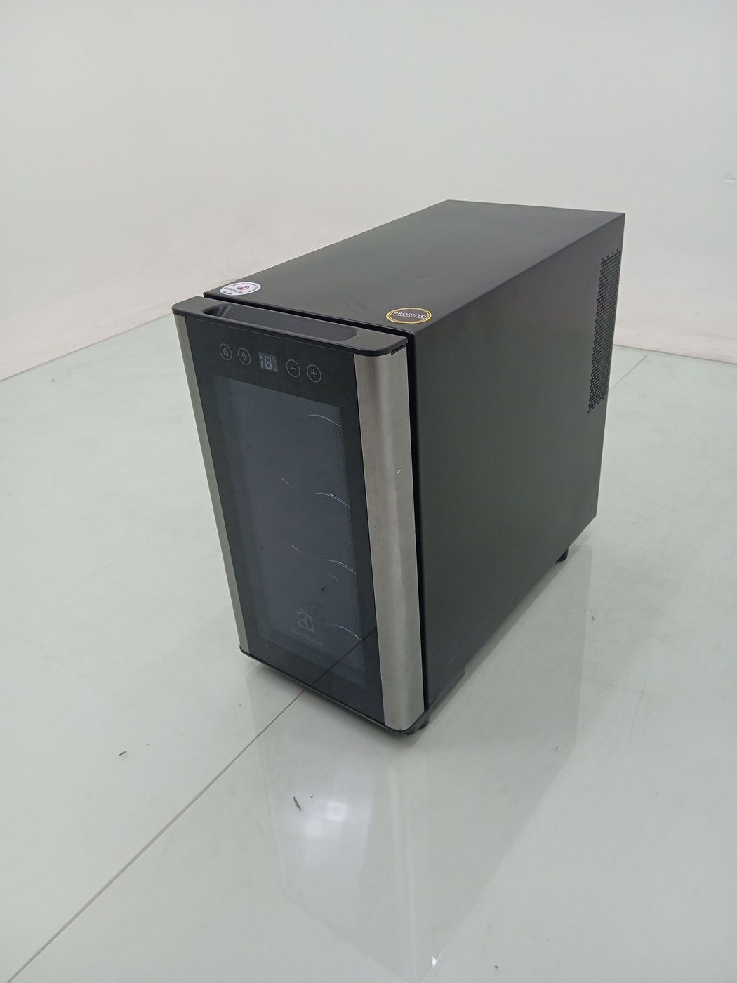 ADEGA ELECTROLUX 8 GARRAFAS 1 PORTA ACB08  - 