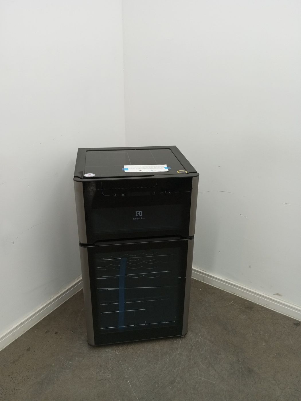 ADEGA ELECTROLUX VINHOS 2 PORTAS ACD29 29 GAR
