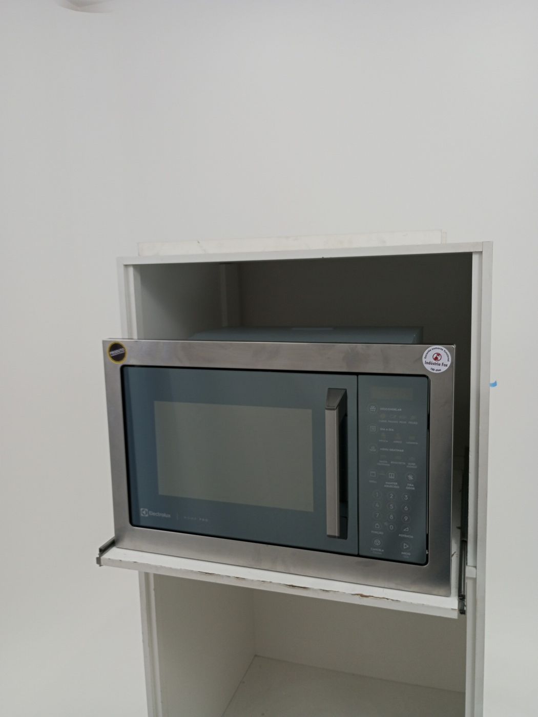 MICRO-ONDAS ELECTROLUX MX43T DE EMBUTIR 34L E