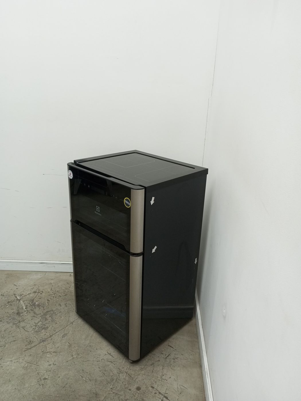 ADEGA ELECTROLUX VINHOS 2 PORTAS ACD29 29 GAR