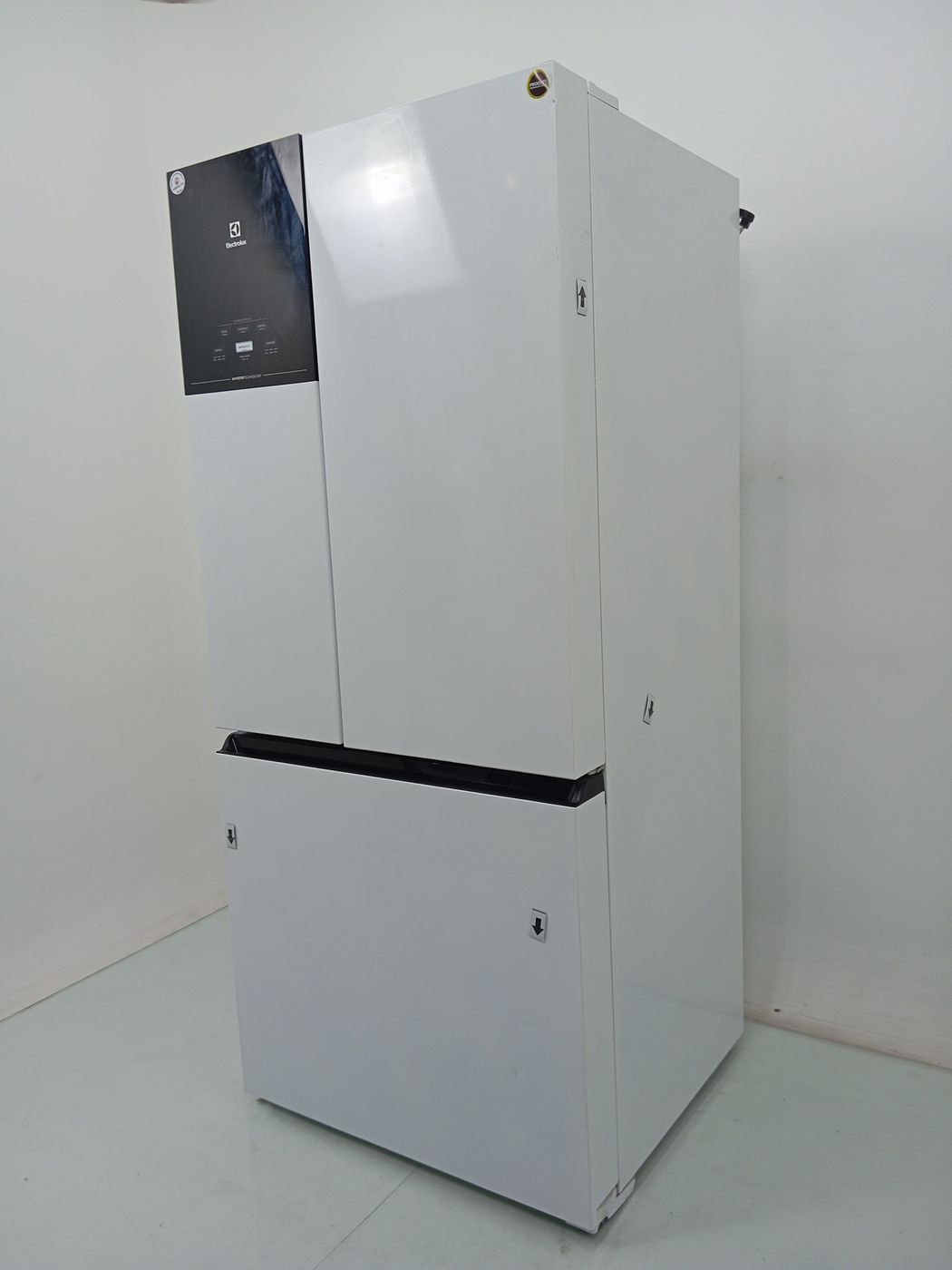 REFRIGERADOR ELECTROLUX IM8 FROST FREE - BRAN