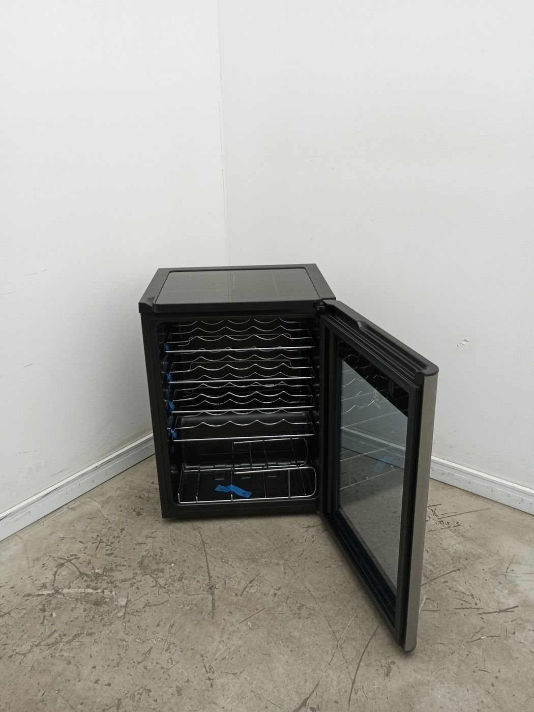 ADEGA ELECTROLUX VINHOS 1 PORTA ACS24 24 GARR