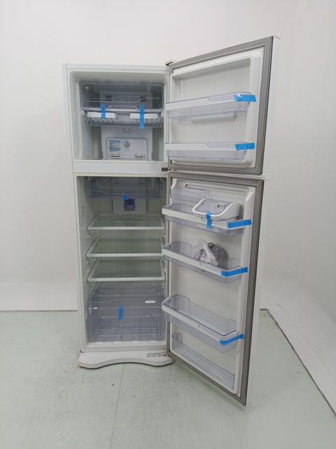 REFRIGERADOR ELECTROLUX DF42 - Refrigerador E