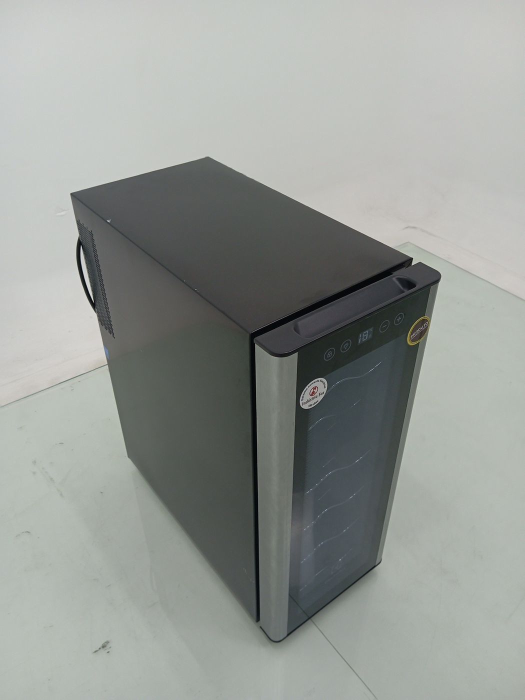 ADEGA ELECTROLUX ACS12 VINHOS UMA PORTA ACS12