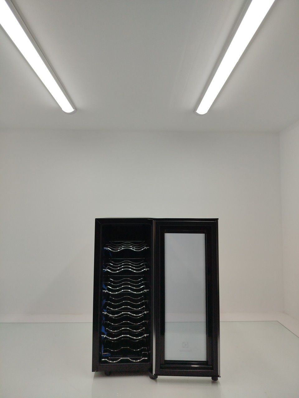 ADEGA ELECTROLUX ACS12 VINHOS UMA PORTA ACS12