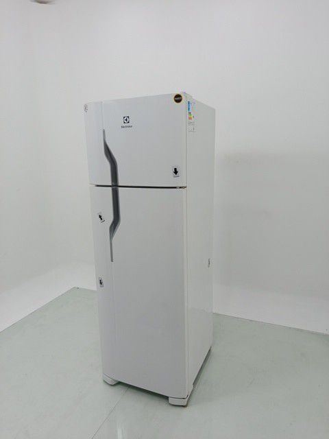 REFRIGERADOR ELECTROLUX DC35A   DUAS PORTAS C