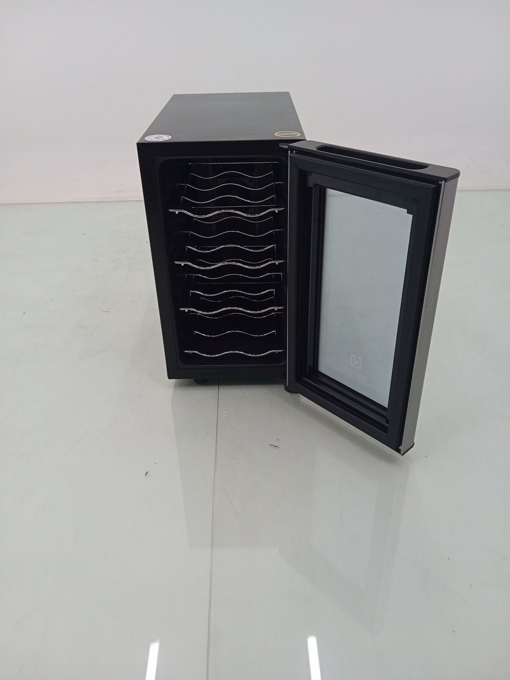ADEGA ELECTROLUX 8 GARRAFAS 1 PORTA ACB08  - 