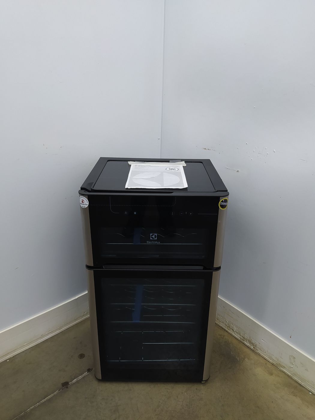 ADEGA ELECTROLUX VINHOS 2 PORTAS ACD29 29 GAR