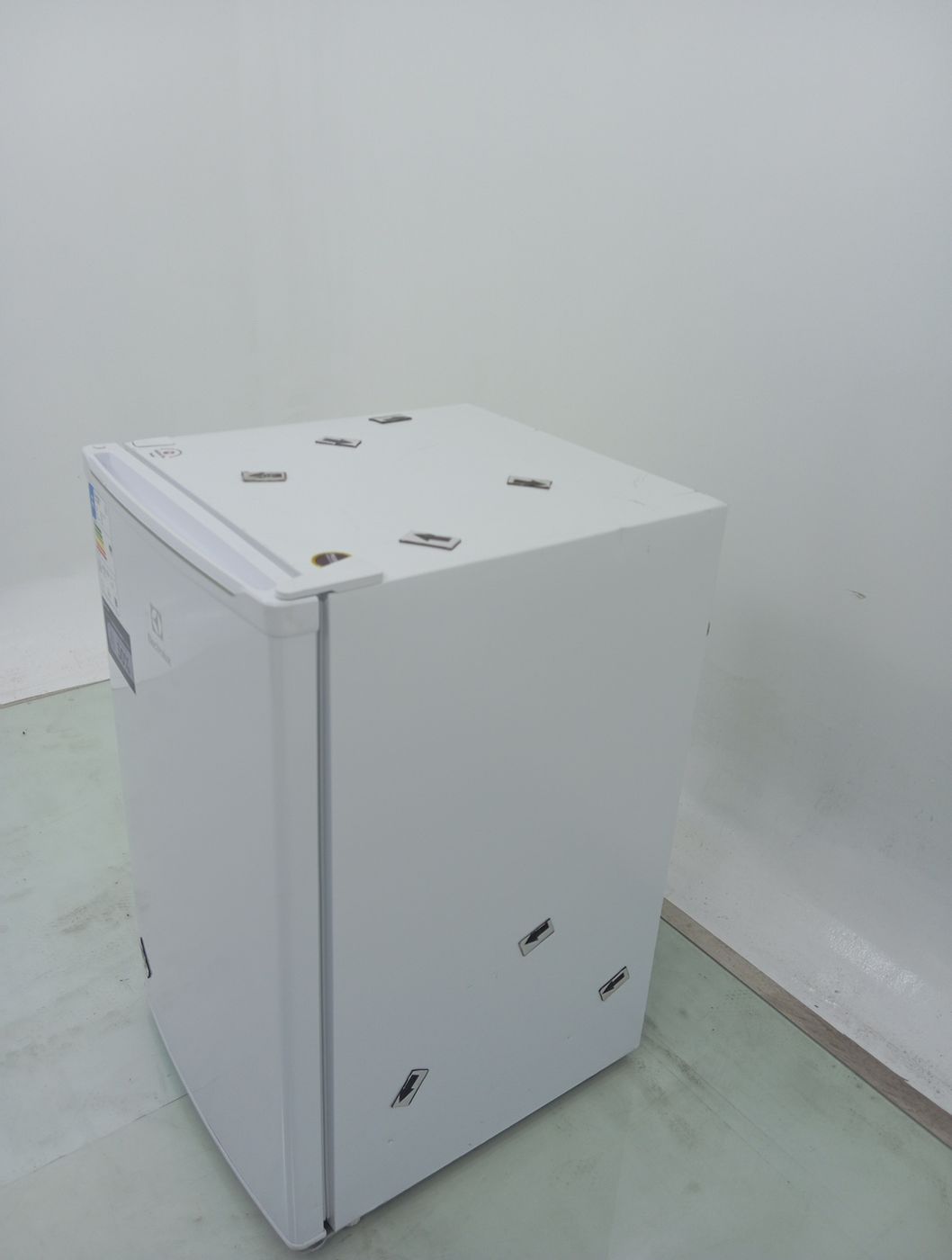 FRIGOBAR ELECTROLUX EM120 - Frigobar Electrol